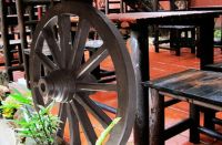 Bánh Xe Bò Trang Trí Quán Cafe