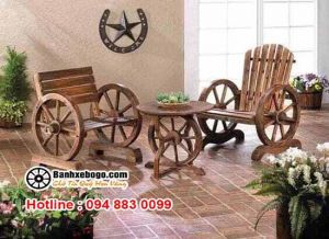 Bàn ghế làm từ bánh xe bò