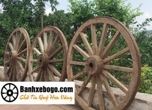 Bánh xe bò trang trí nhà hàng